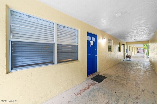 4290 Gulfstream Dr in Naples, FL - Building Photo - Building Photo