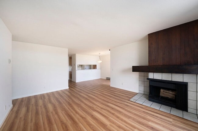 2101 Shore Line Dr in Alameda, CA - Building Photo - Building Photo