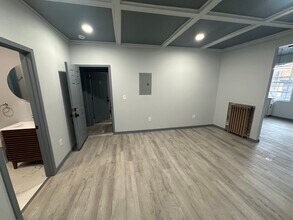 2552 Brownsville Rd, Unit Apt 1 in Pittsburgh, PA - Foto de edificio - Building Photo