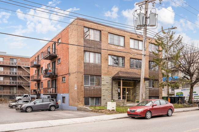 5300 Dudemaine Rue in Montréal, QC - Building Photo - Building Photo