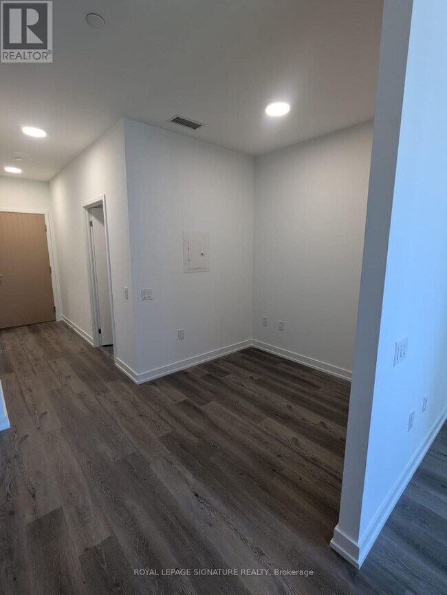 395 Square One Dr in Mississauga, ON - Building Photo - Building Photo