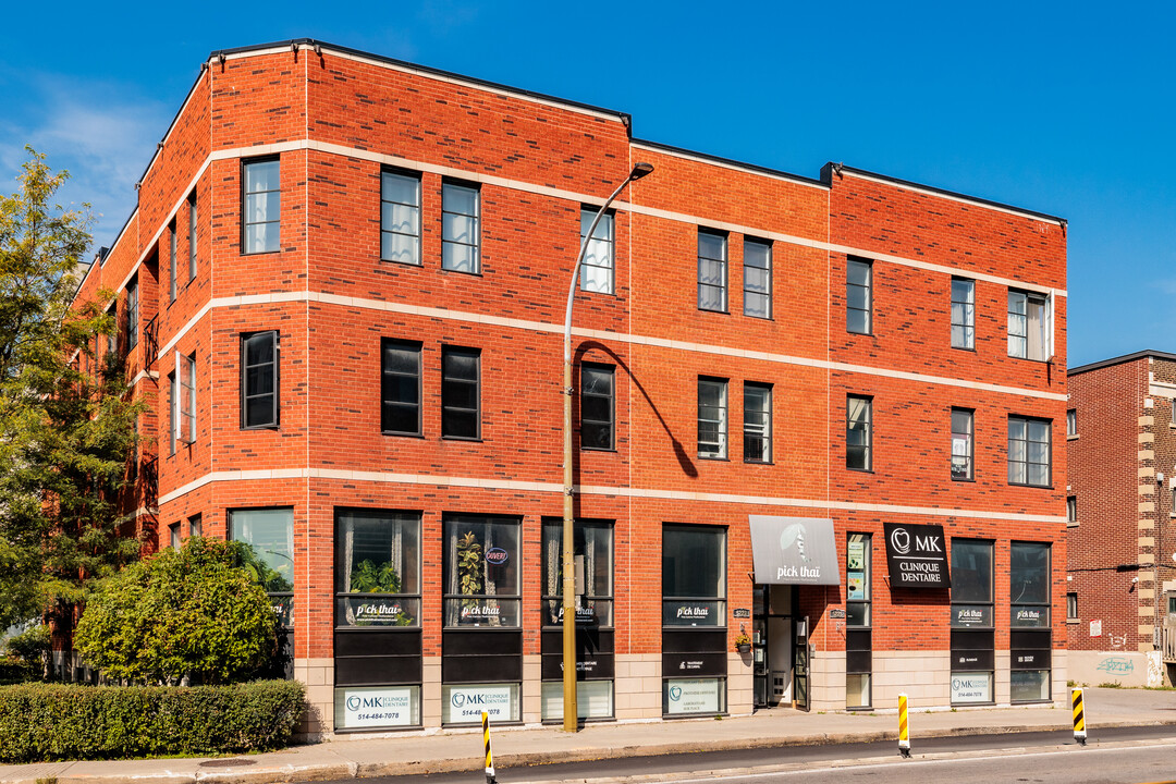 5225 De Maisonneuve Boul O in Montréal, QC - Building Photo