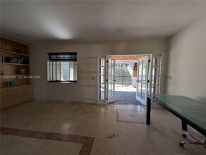 1900 NE 186th Dr in North Miami Beach, FL - Building Photo - Building Photo