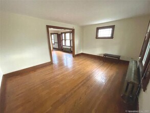 36 Oakwood Ave in West Hartford, CT - Building Photo - Building Photo