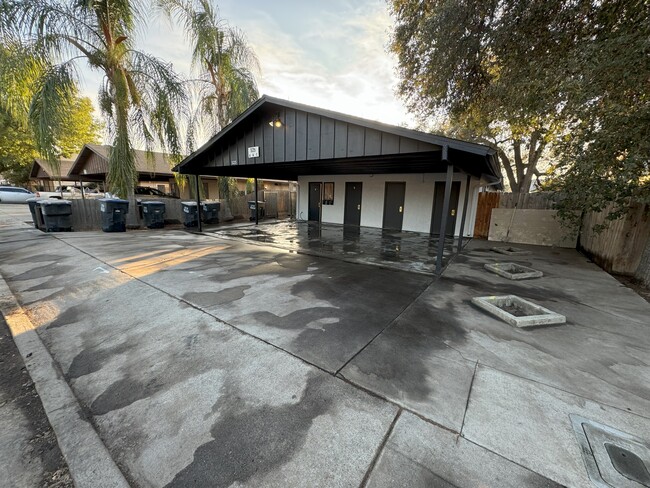 525 S Santa Fe St in Visalia, CA - Building Photo - Building Photo