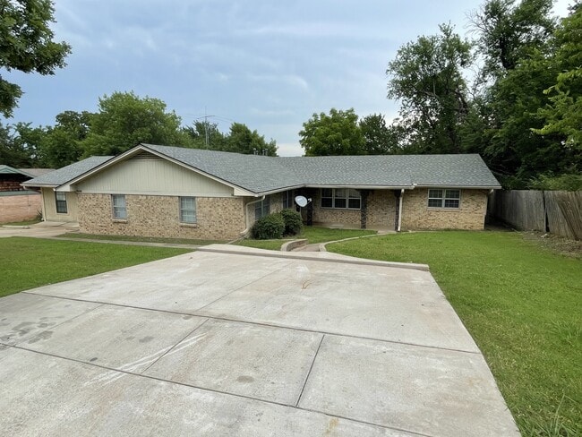 property at 407 N Carl St