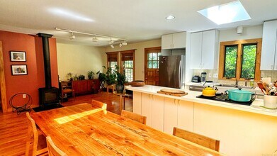 205 Pequot Trail in Stonington, CT - Building Photo - Building Photo