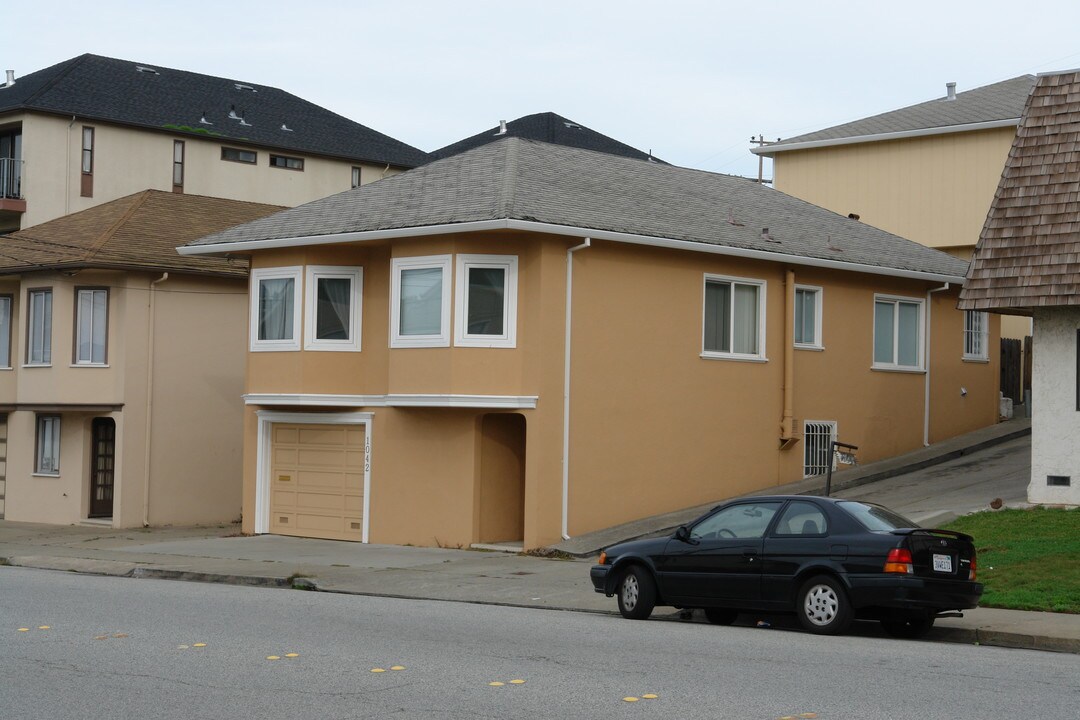 1042 Grand Ave in South San Francisco, CA - Building Photo