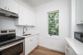 270 Garden St in Roslyn Heights, NY - Building Photo - Building Photo