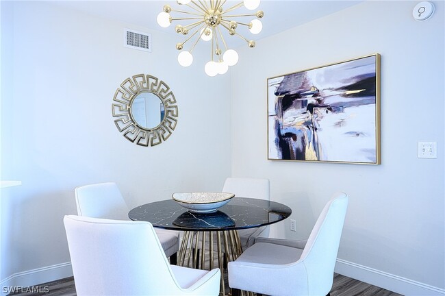 586 Beachwalk Cir in Naples, FL - Building Photo - Building Photo