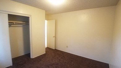 5909 Nogal Ave-Unit -B in Bakersfield, CA - Building Photo - Building Photo