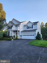 6229 Oakland Dr, Unit 102 in Woodbridge, VA - Foto de edificio - Building Photo