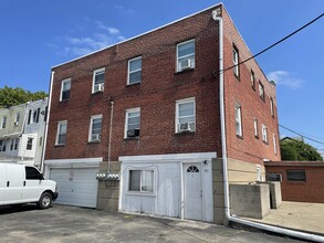 90 Florence Ave in Sharon Hill, PA - Building Photo - Building Photo