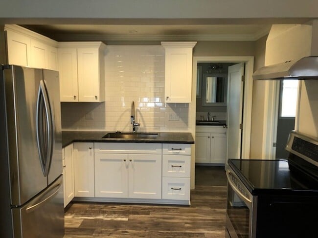 415 N 6th St in Jacksonville, OR - Building Photo - Building Photo