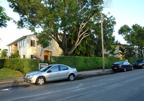 Victoria Garden Apartments in Fort Lauderdale, FL - Building Photo