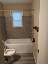 1237 Wyley Ave, Unit 1237 in Akron, OH - Foto de edificio - Building Photo