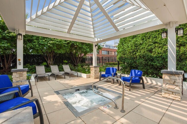 316 W Erie St, Unit 807 in Chicago, IL - Building Photo - Building Photo