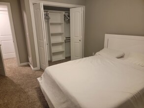 605 NE Dellwood Dr in Waukee, IA - Foto de edificio - Building Photo