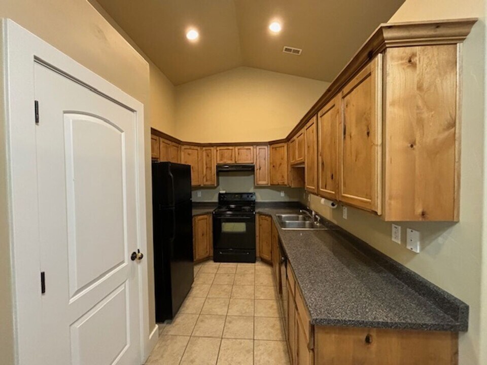 233 Cres View Ln in Tooele, UT - Building Photo