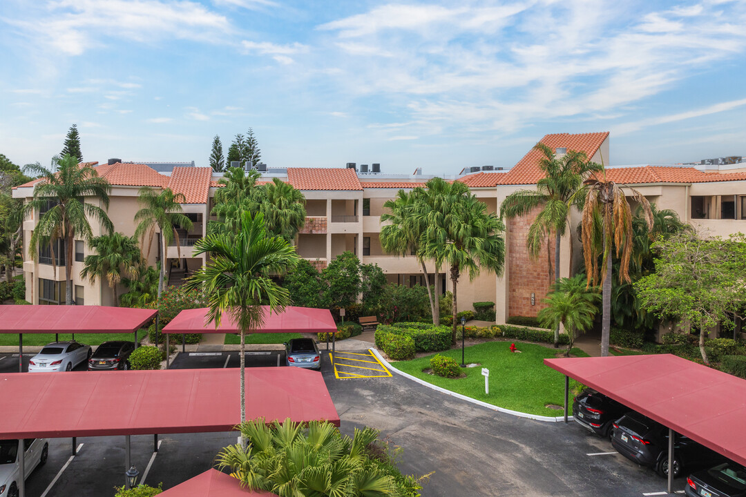 Lakes at La Paz Condominiums in Boca Raton, FL - Building Photo