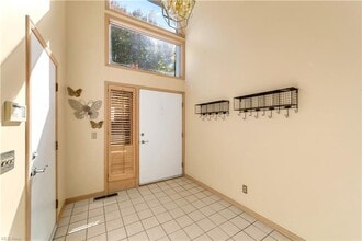 5761 SOM Center Road in Cleveland, OH - Building Photo - Building Photo