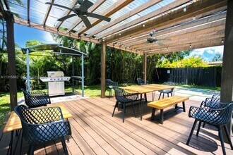 1307 Rodman St in Hollywood, FL - Foto de edificio - Building Photo