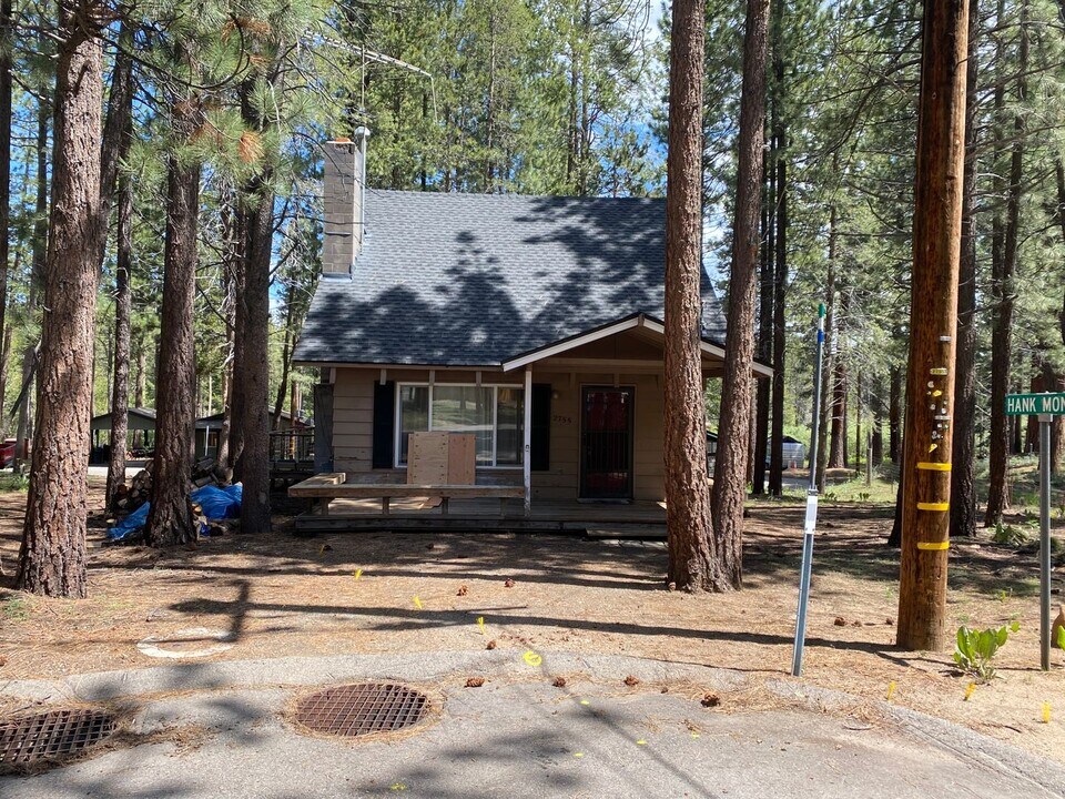 2755 Hank Monk Ave in South Lake Tahoe, CA - Building Photo