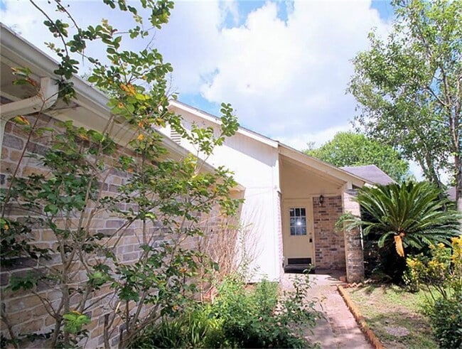 2403 Chimneystone Cir in Sugar Land, TX - Building Photo - Building Photo