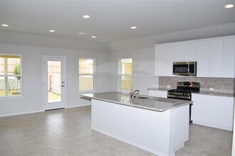 208 Shugart St in San Marcos, TX - Building Photo - Building Photo