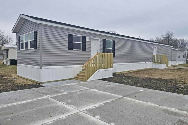 property at 415 NW Poplar Ave