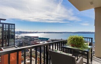 2607 Western Ave in Seattle, WA - Building Photo - Building Photo