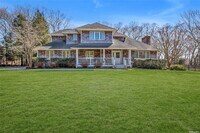 3 Pine Grove Ct in Westhampton, NY - Foto de edificio - Building Photo