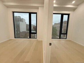 31-16-31-21 21st St in Queens, NY - Building Photo - Building Photo