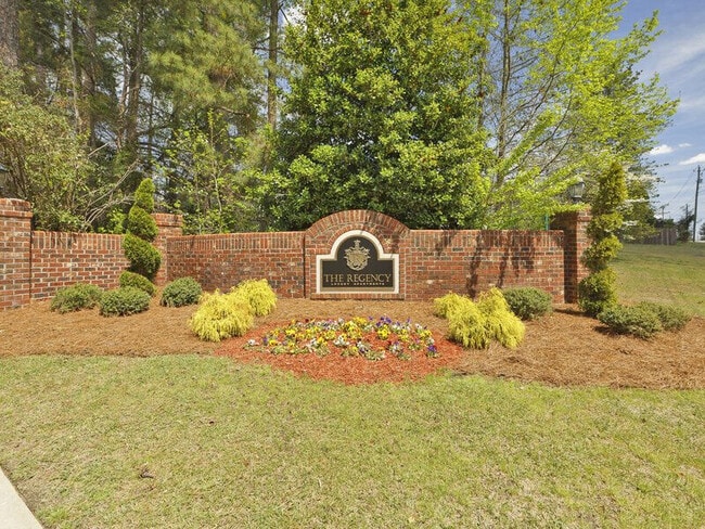 Regency Apartments in Fayetteville, NC - Foto de edificio - Building Photo