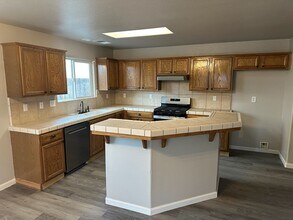 4106 W Prospect Ave in Visalia, CA - Building Photo - Building Photo