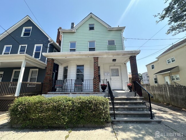 property at 39 Guilden St