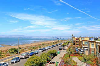 Shoreline Apartments in Alameda, CA - Building Photo - Building Photo