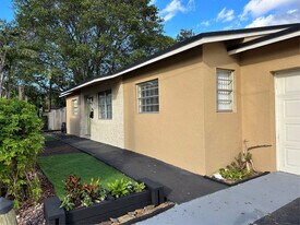 602 NE 38th St in Oakland Park, FL - Building Photo
