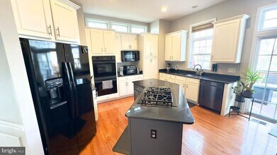 43220 Becontree Terrace in Broadlands, VA - Building Photo - Building Photo