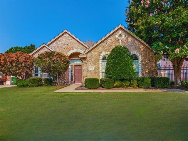 property at 2945 Silvercrest Ln
