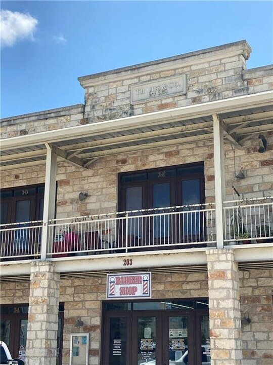 203 Railroad St-Unit -3E in Buda, TX - Foto de edificio