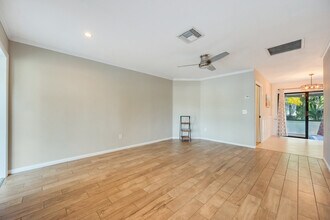 1759 Azalea Ln in Naples, FL - Foto de edificio - Building Photo