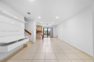 2090 SW 122nd Ave in Miami, FL - Building Photo - Building Photo