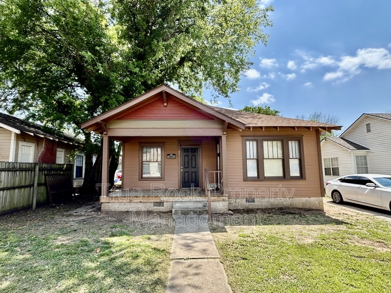 817 E Main St in Ada, OK - Building Photo