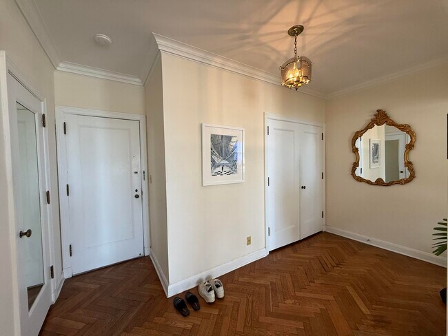 925 E Wells St in Milwaukee, WI - Building Photo - Building Photo