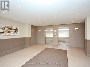 570 Lolita Gardens in Mississauga, ON - Building Photo - Building Photo