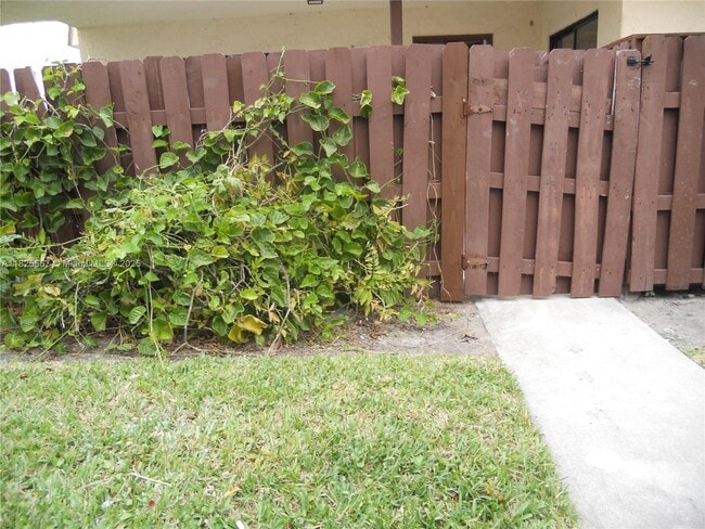 129 San Remo Blvd in North Lauderdale, FL - Building Photo - Building Photo