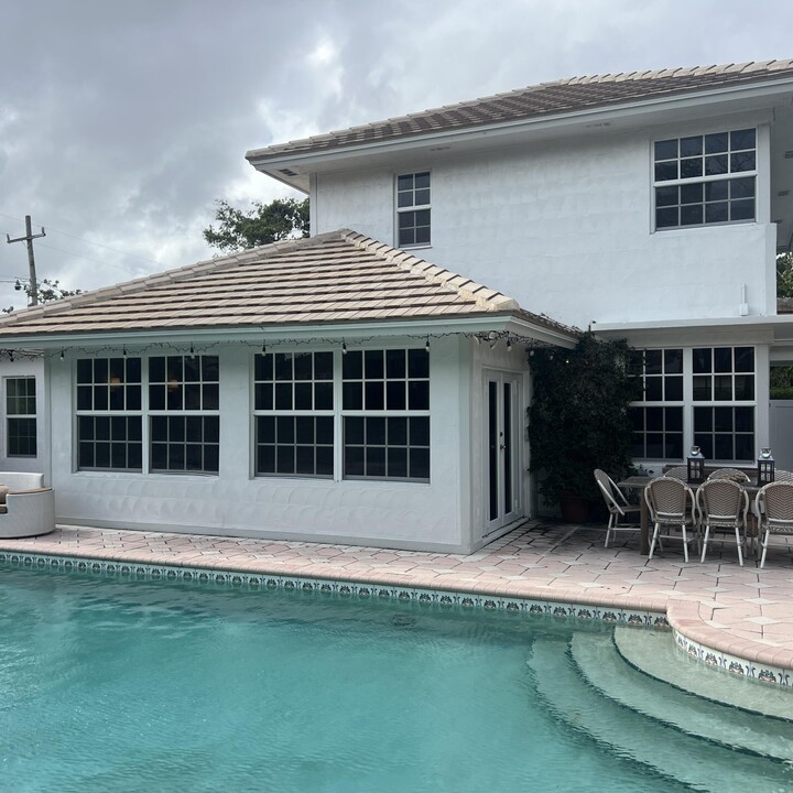 300 Greymon Dr in West Palm Beach, FL - Building Photo