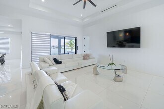2 SW 35th Ave in Cape Coral, FL - Foto de edificio - Building Photo