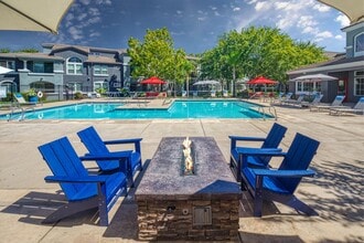 Lofts in Sacramento, CA - Building Photo - Building Photo